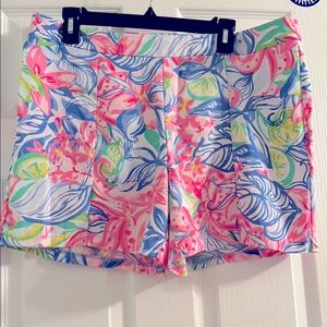 Lily Pulitzer shorts w/zipper in the back. Size 14